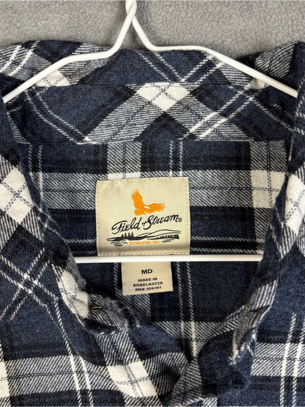 Field & Stream Men's Medium Flannel Shirt Blue White Plaid Long Sleeve Excellent - Picture 2 of 7